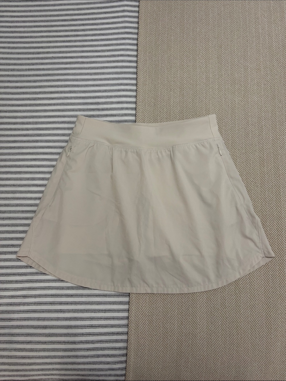 Old Navy StretchTech Active Skort Athletic Skirt Ivory/Cream Small